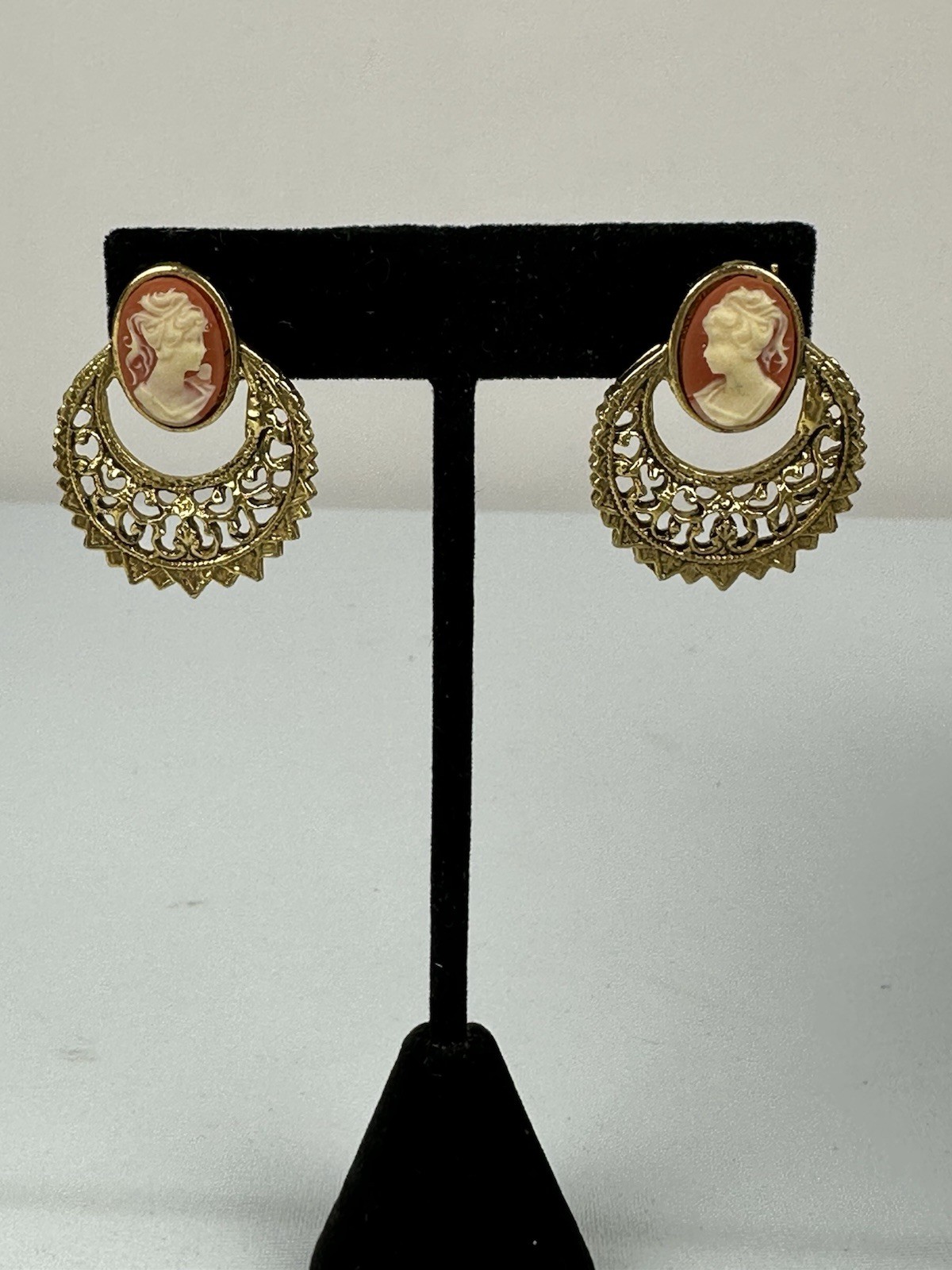 Vintage Cameo Dangle Earrings Gold Tone Filigree Victorian Style Orange Cream