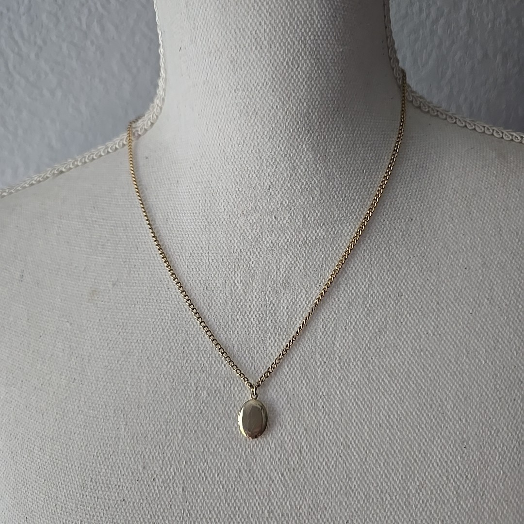 Vintage Gold Tone Tiny Locket Pendant Chain Necklace 19″L