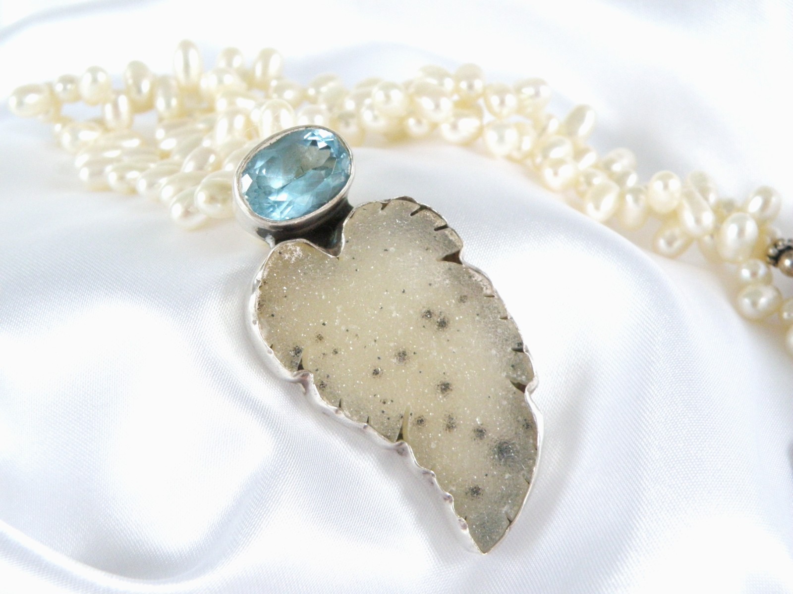 Amy Kahn Russell Sterling Silver 925 Blue Topaz Large Pearl Necklace 17″