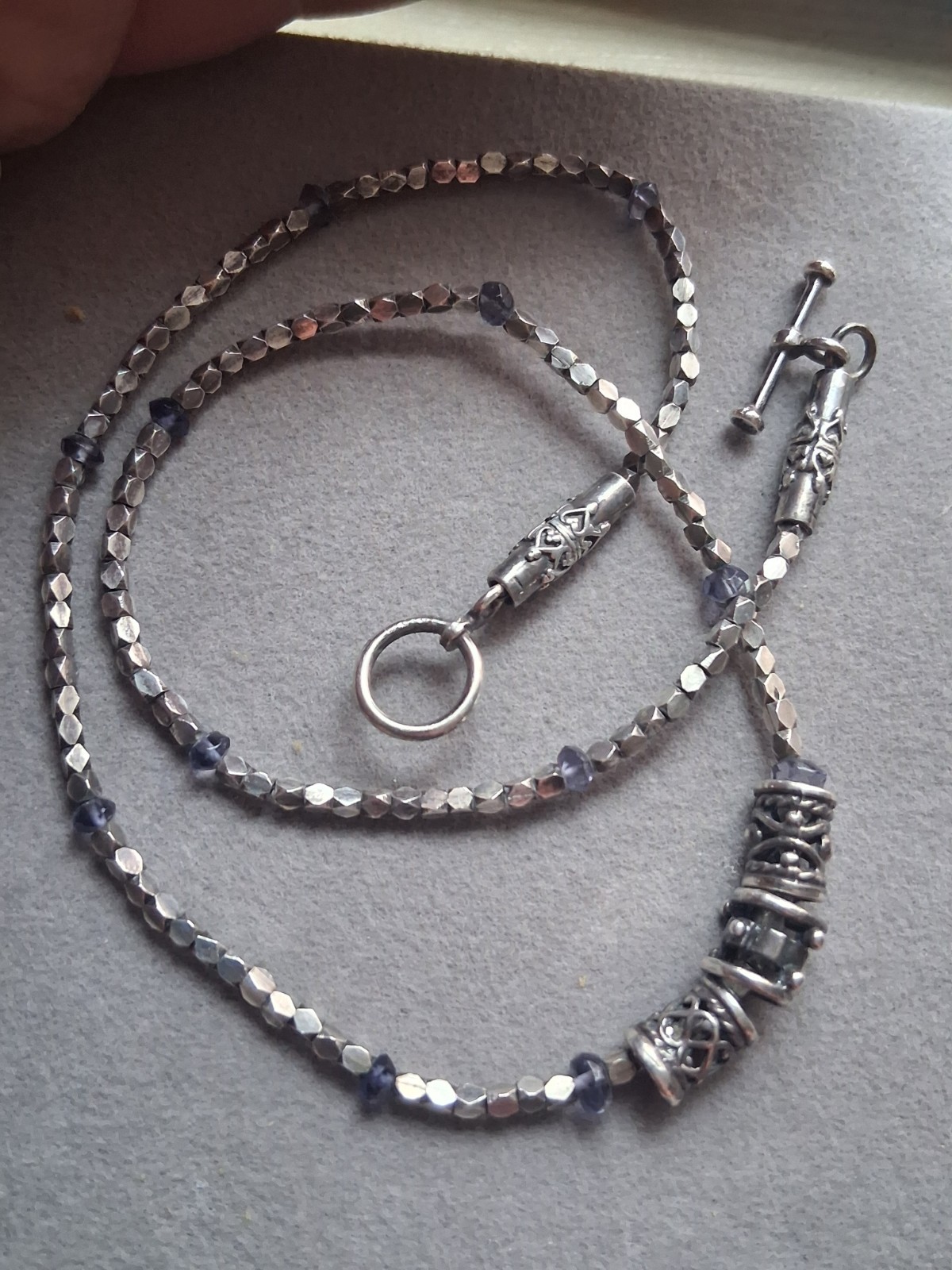 Sterling silver bead & amethyst chip accent bead necklace w/925 accent beads 17″