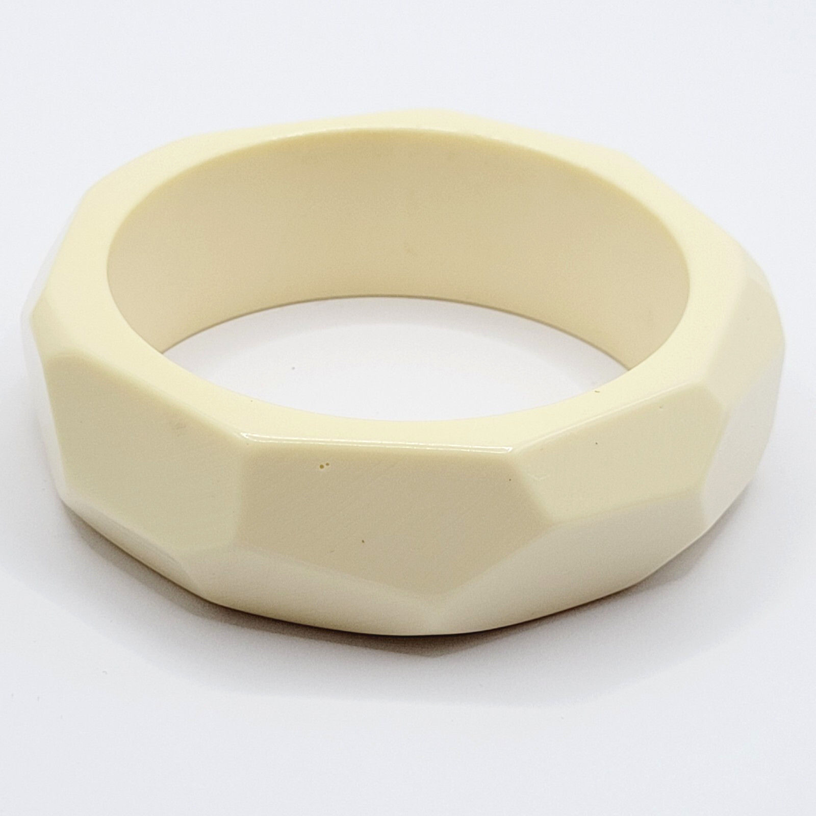 Vanilla Cream Off White Odd Angle Facet Acrylic Chunky 1980s Bangle Bracelet