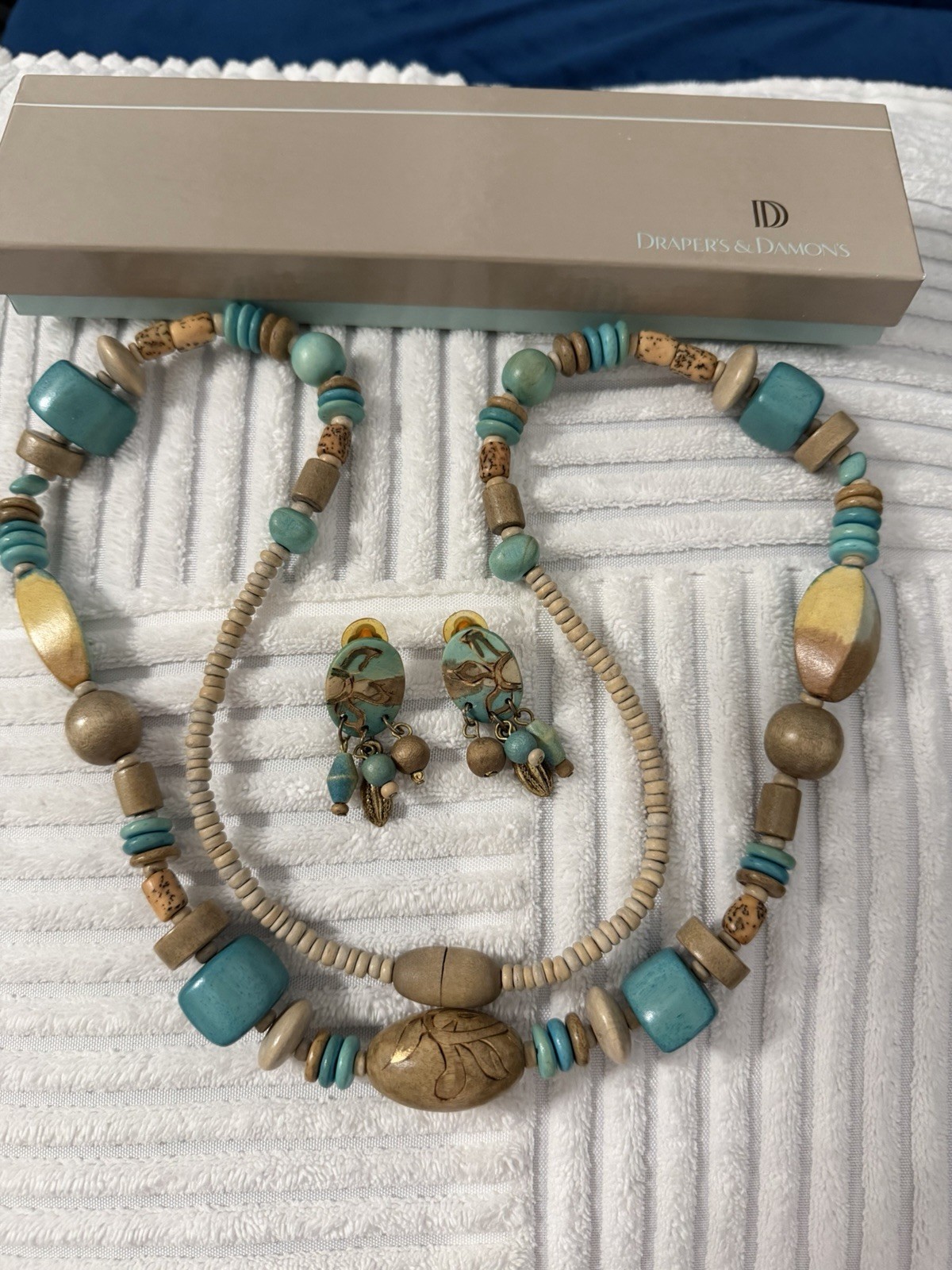 VTG Drapers & Demons Wood Turquoise And Beige Beaded Necklace & Clip Earrings