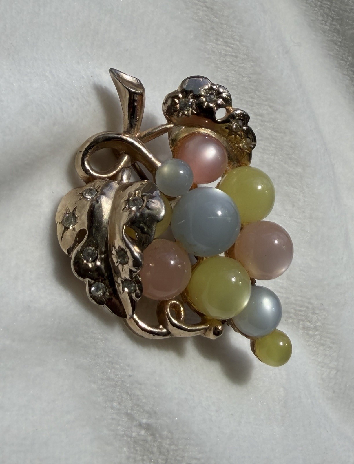 Vintage Moonglow Lucite Grape Cluster Brooch Pastel Colors Gold Tone