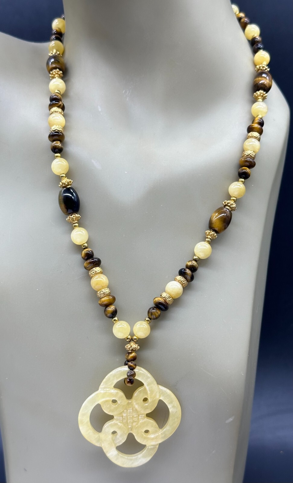 ESTATE TIGER’S EYE STONE YELLOW CARVED JADE BEAD PENDANT NECKLACE 22″ LONG