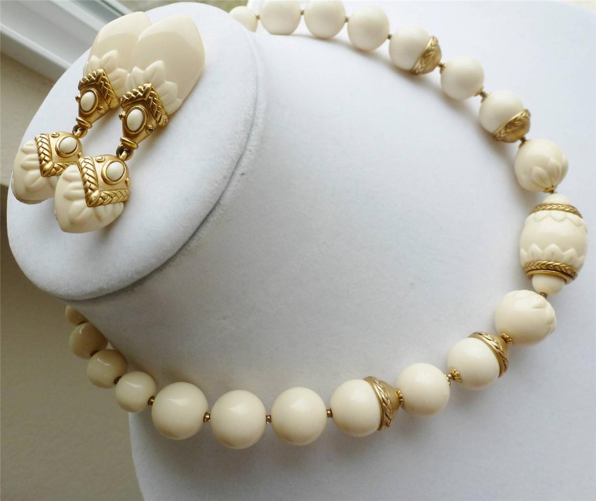 Vintage OSCAR DE LA RENTA Necklace Earrings Set Ivory Color Gold Designer Signed