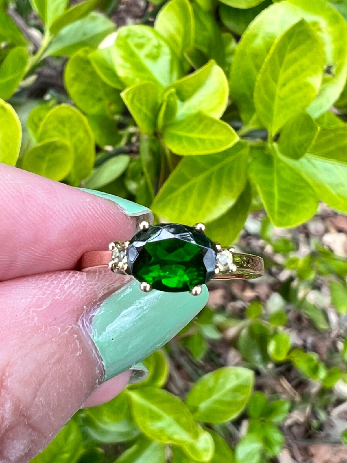 VINTAGE 14K GOLD OVAL EAST WEST SET DESIGN DIOPSIDE VIVID GREEN TOURMALINE RING