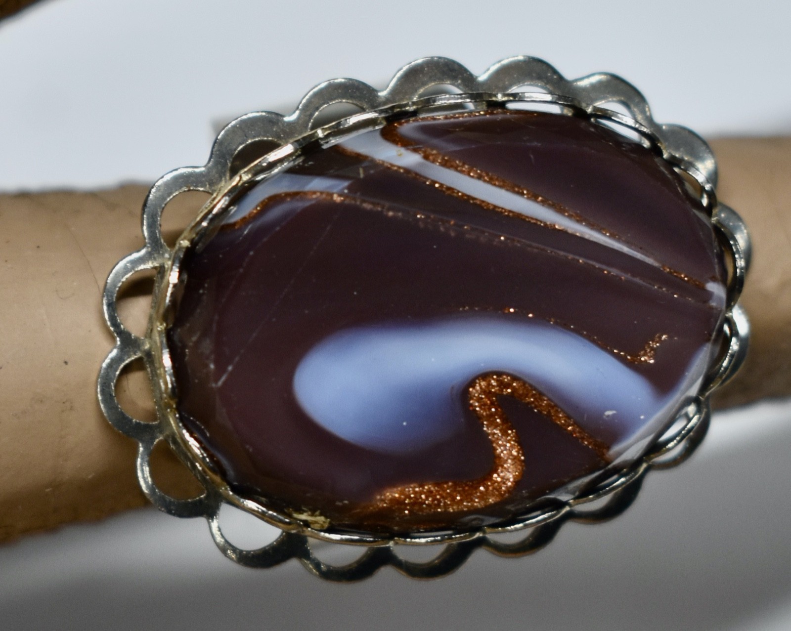 VINTAGE brown white gold swirl GLASS OVAL RING CHUNKY COSTUME JEWELRY