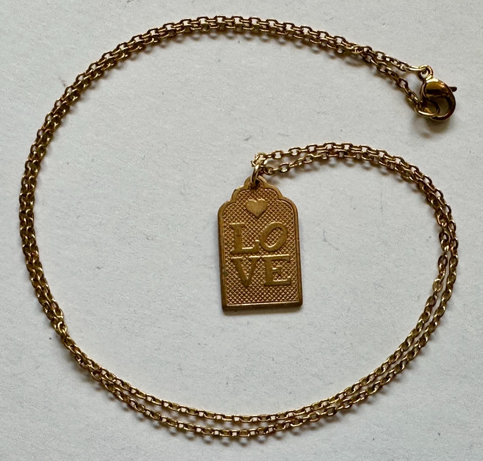 VINTAGE WORD LOVE ON RECTANGLE BRASS PENDANT 1″ NECKLACE 18″ GOLD PLATED