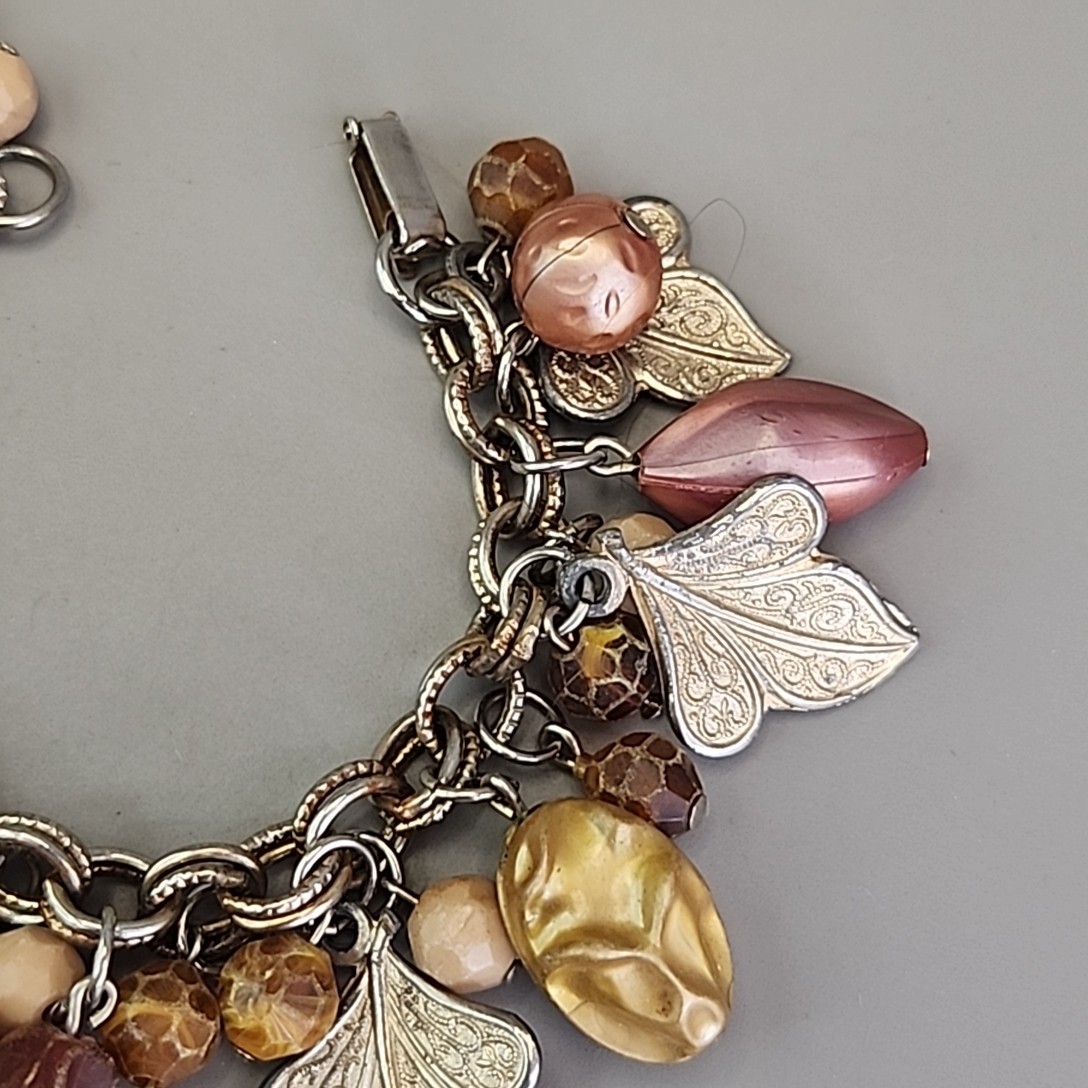 Vintage Charm Bracelet Fall Autumn Brown Bead Gold Tone Leaf Dangles 6.25″
