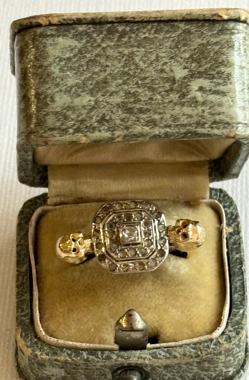 Ant. Victorian Memento Mori Skulls Solid Gold 18k Rose cut Diamonds Ring