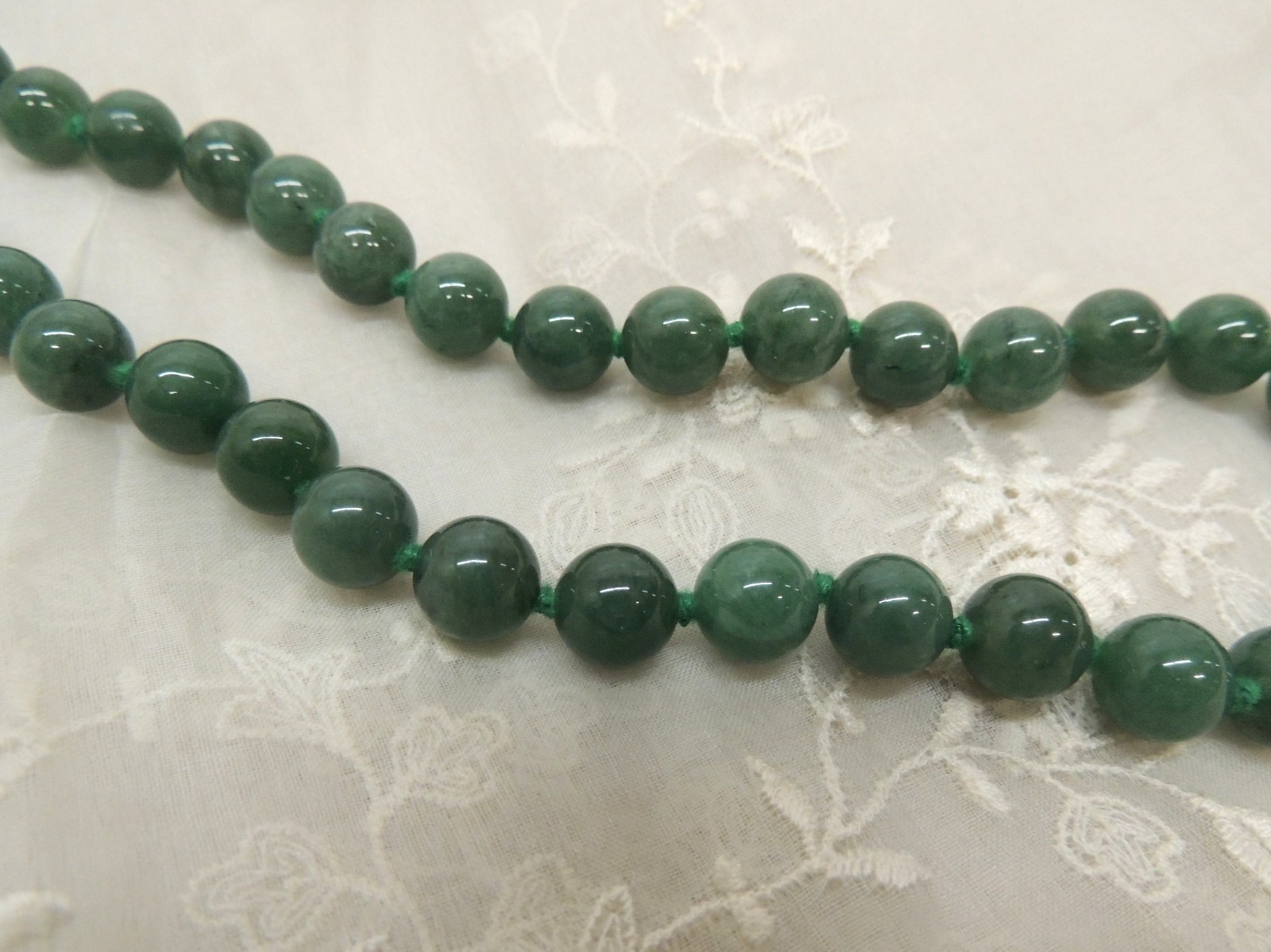 Vtg Dark Green Jade Stone Beaded Knotted Strand Necklace 18″