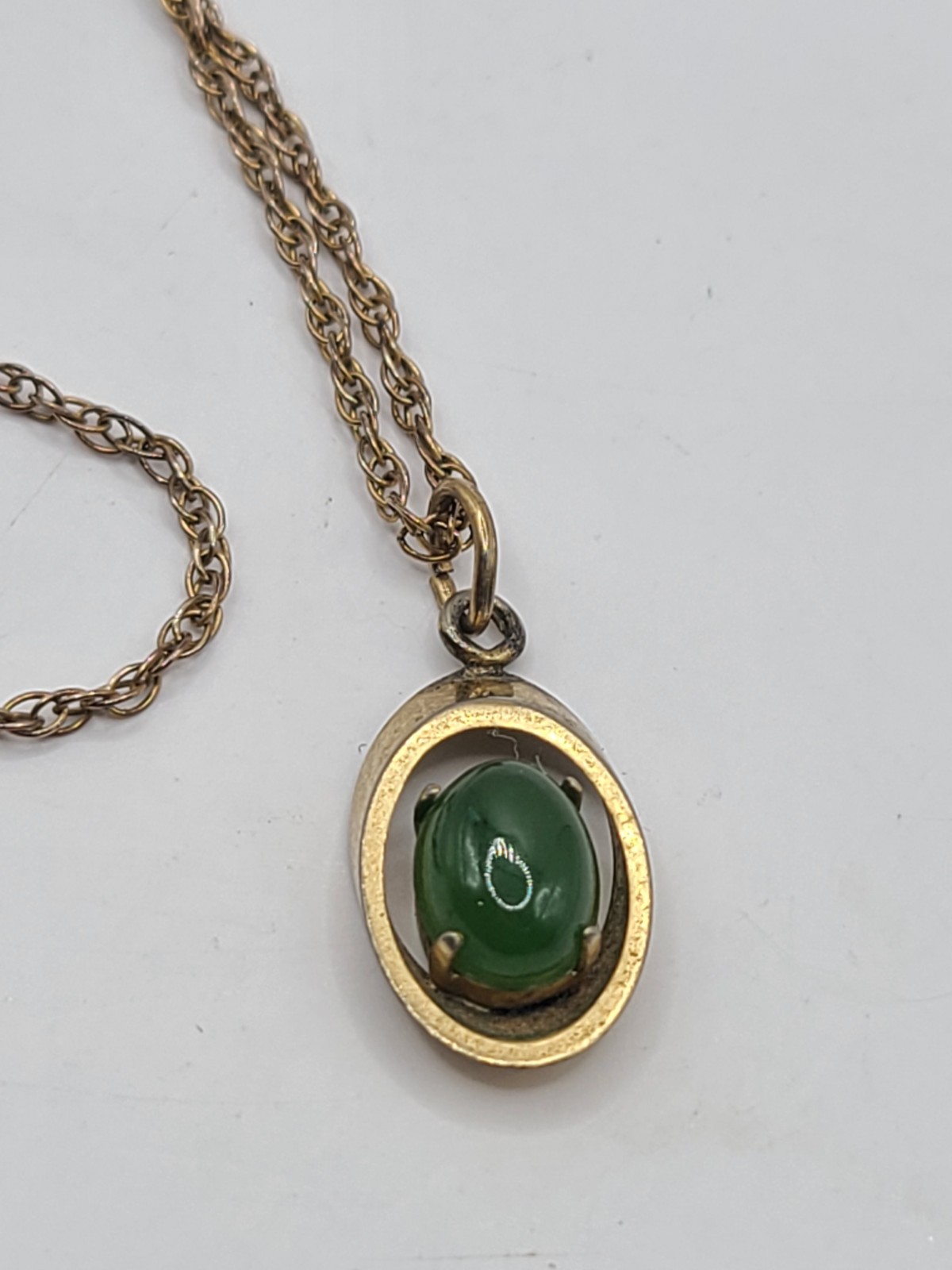 Vintage Gold Plated Jade Oval 3/4″ Charm 18″ Necklace Clasp Marked 925