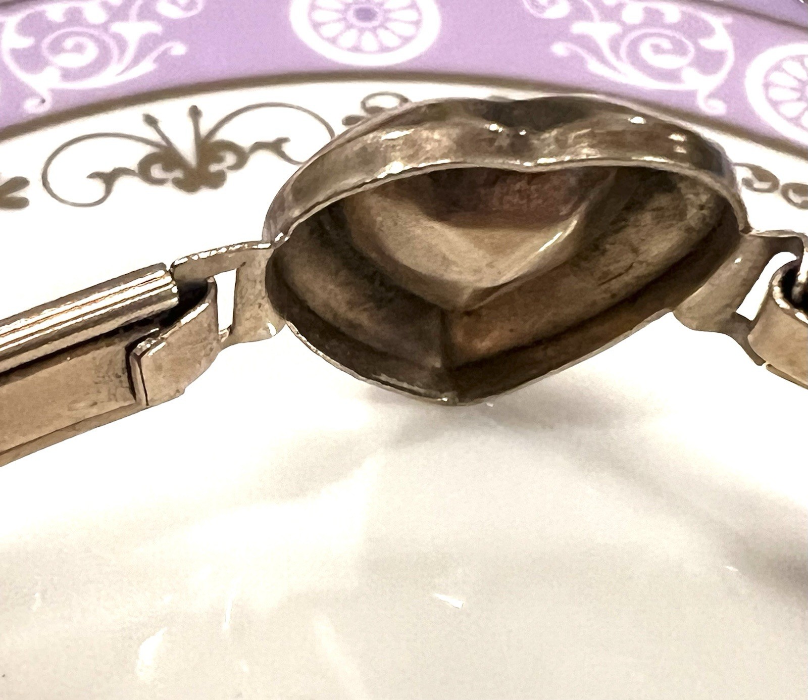 Vtg Child May Birthstone Green Heart Stretch Bracelet Gold Tone 60-70s Good Cond