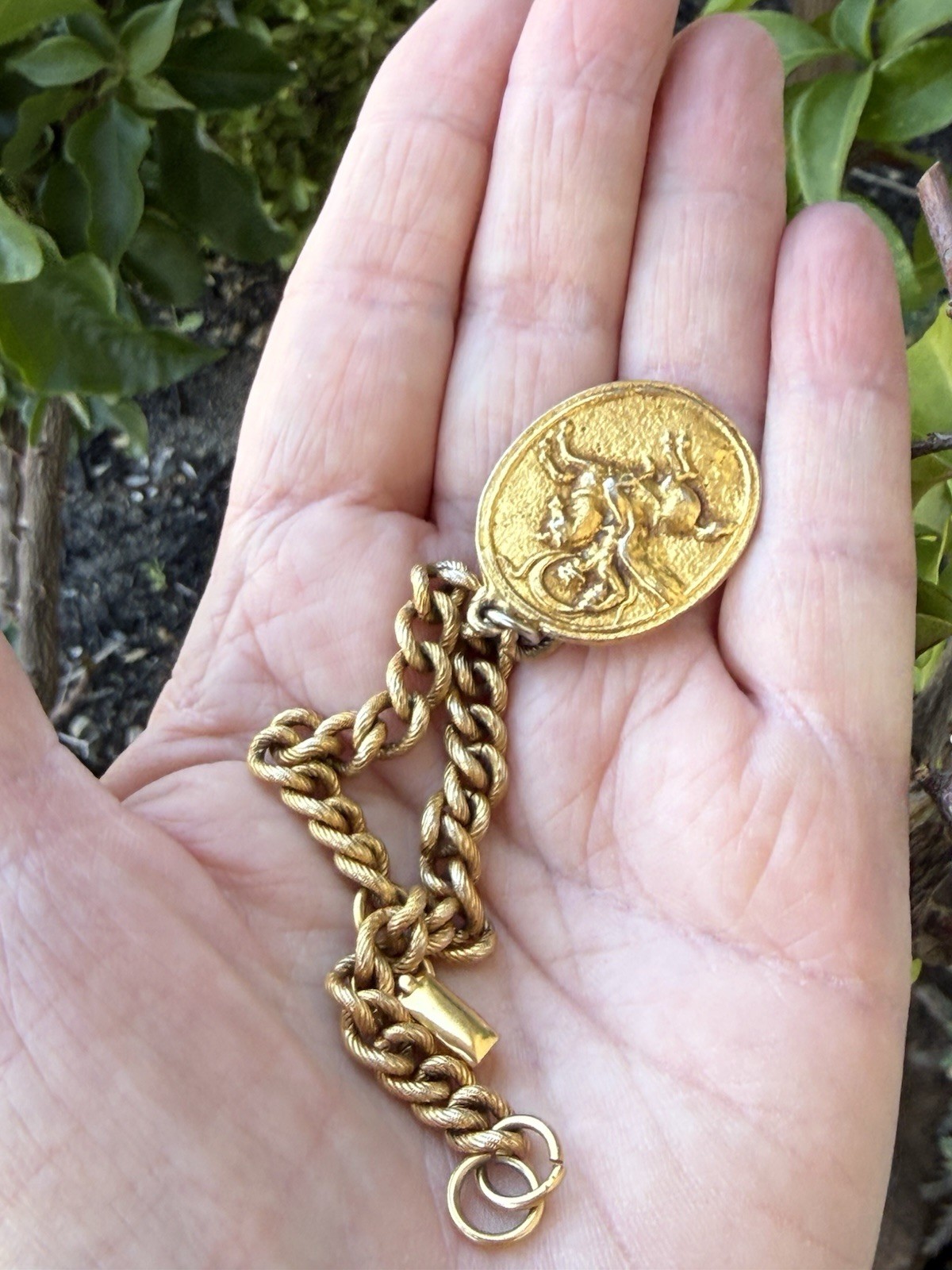 Vintage Alva Museum Replica Charm Medallion On Gold Tone Bracelet