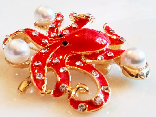 ENAMELED OCTOPUS BROOCH/PENDANT!Red Enameled,Clear Crystals,White Fantasy Pearls