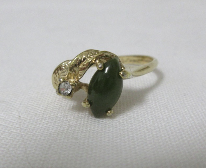 Vintage 18k HGE Jade and Cubic Zirconia Ring Size 6 3/4