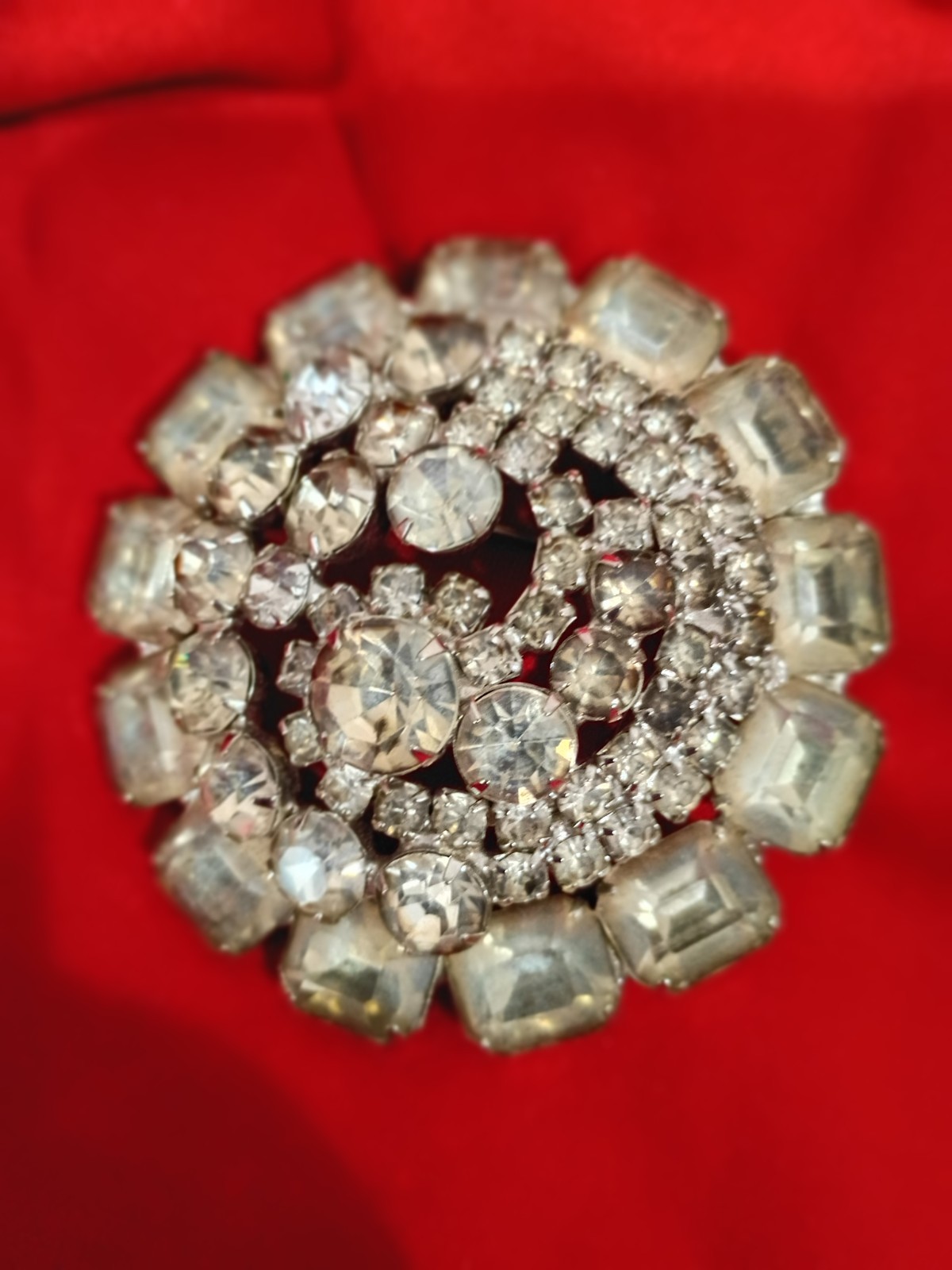 Vintage Unsigned Brooch Clear Round and Emerald Cut Prong Set Rhinestones