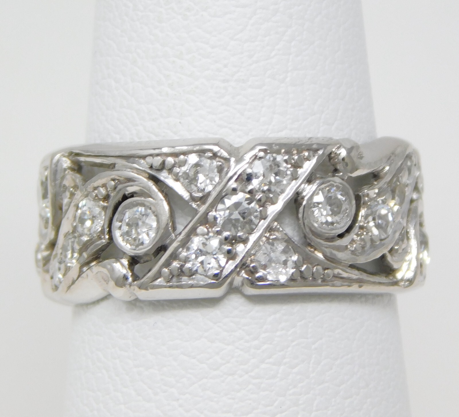 Platinum Late ART DECO XOXO + Mini Hearts Diamond 8.4 mm Band Ring Sz 6.75 B6946