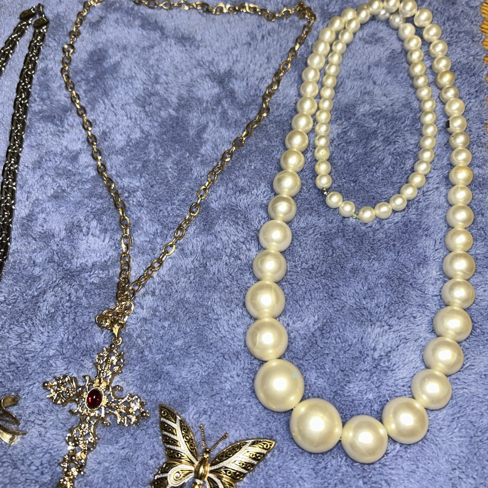 Lot 15 Pieces Modern to Vintage Fashion Jewelry in New Condition