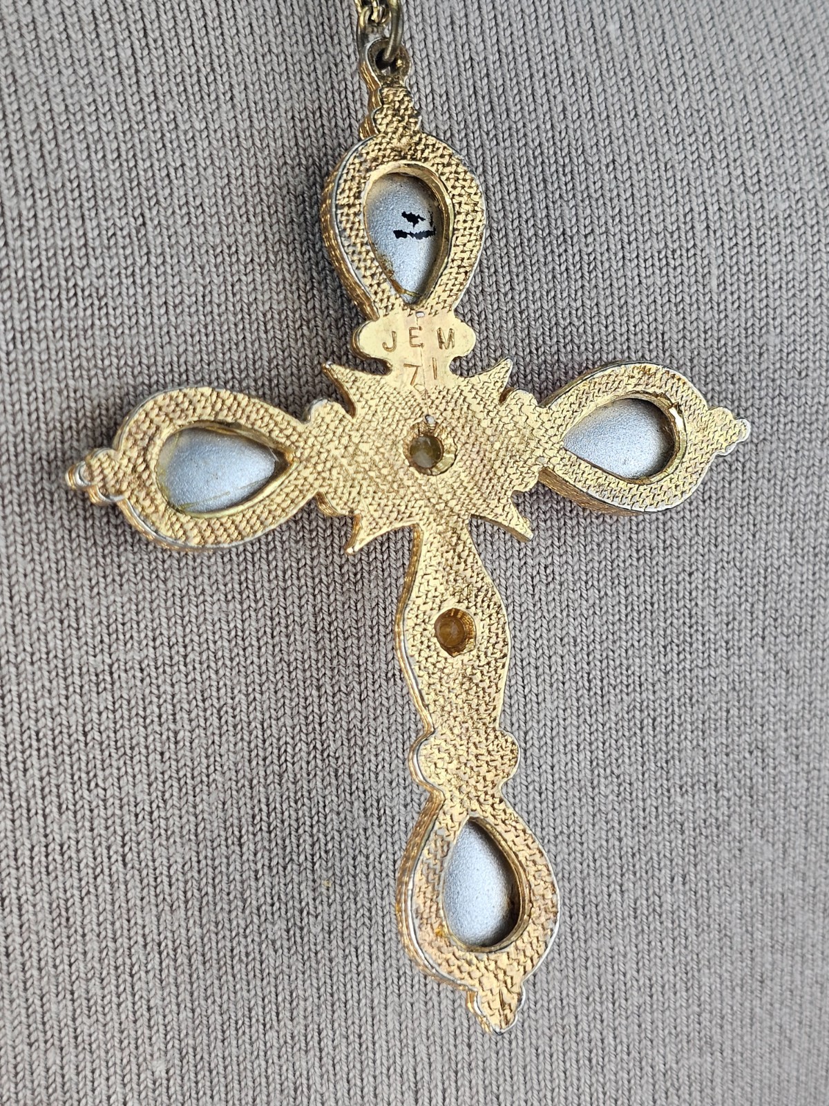 Vintage Signed Jem 1971 Jelly Belly ✝️Cross 3.5″ Pendant 24″ Necklace Gold Tone