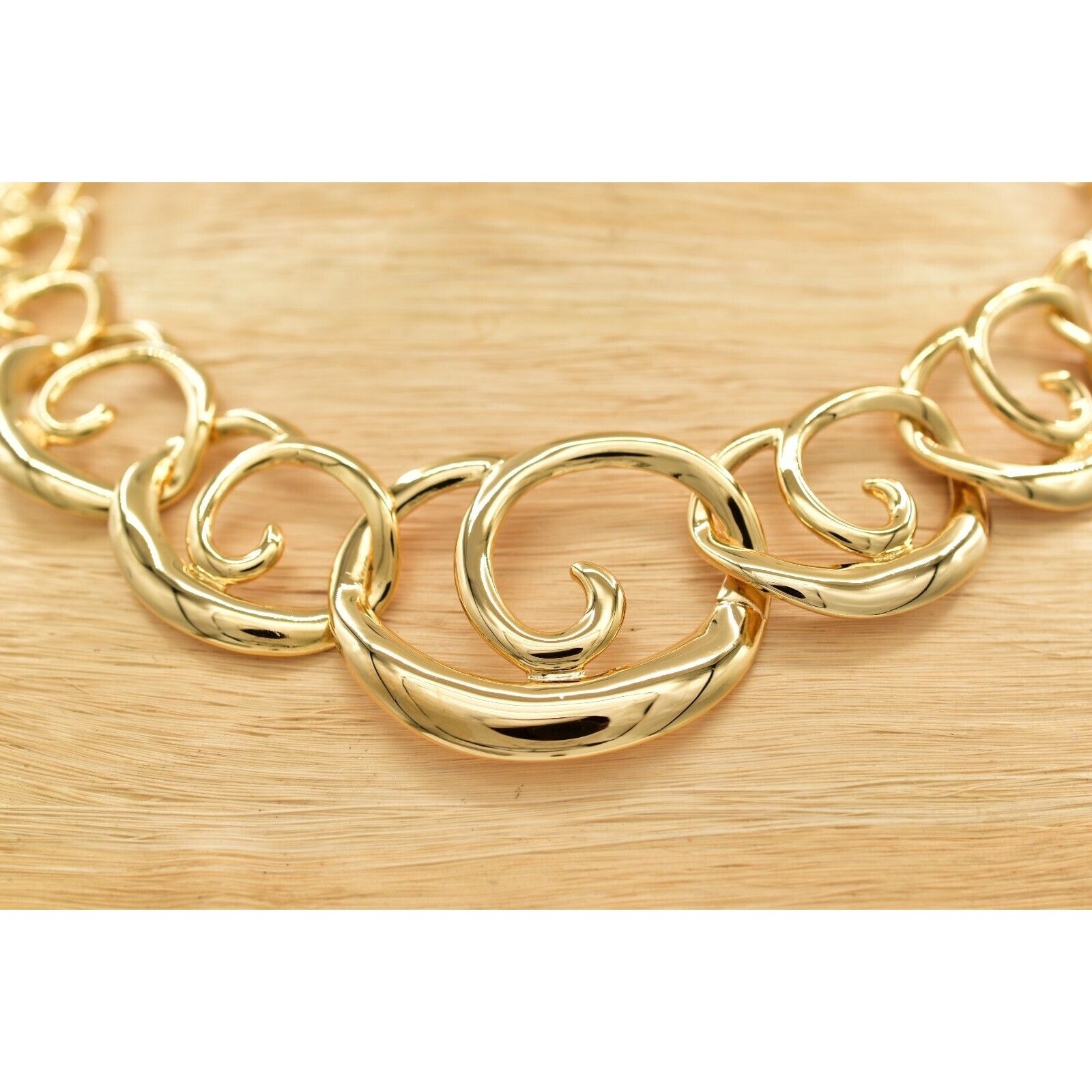 Vintage Collar Necklace Gold Tone Lightweight Metal Chain Shiny NOS 1980s BinA14