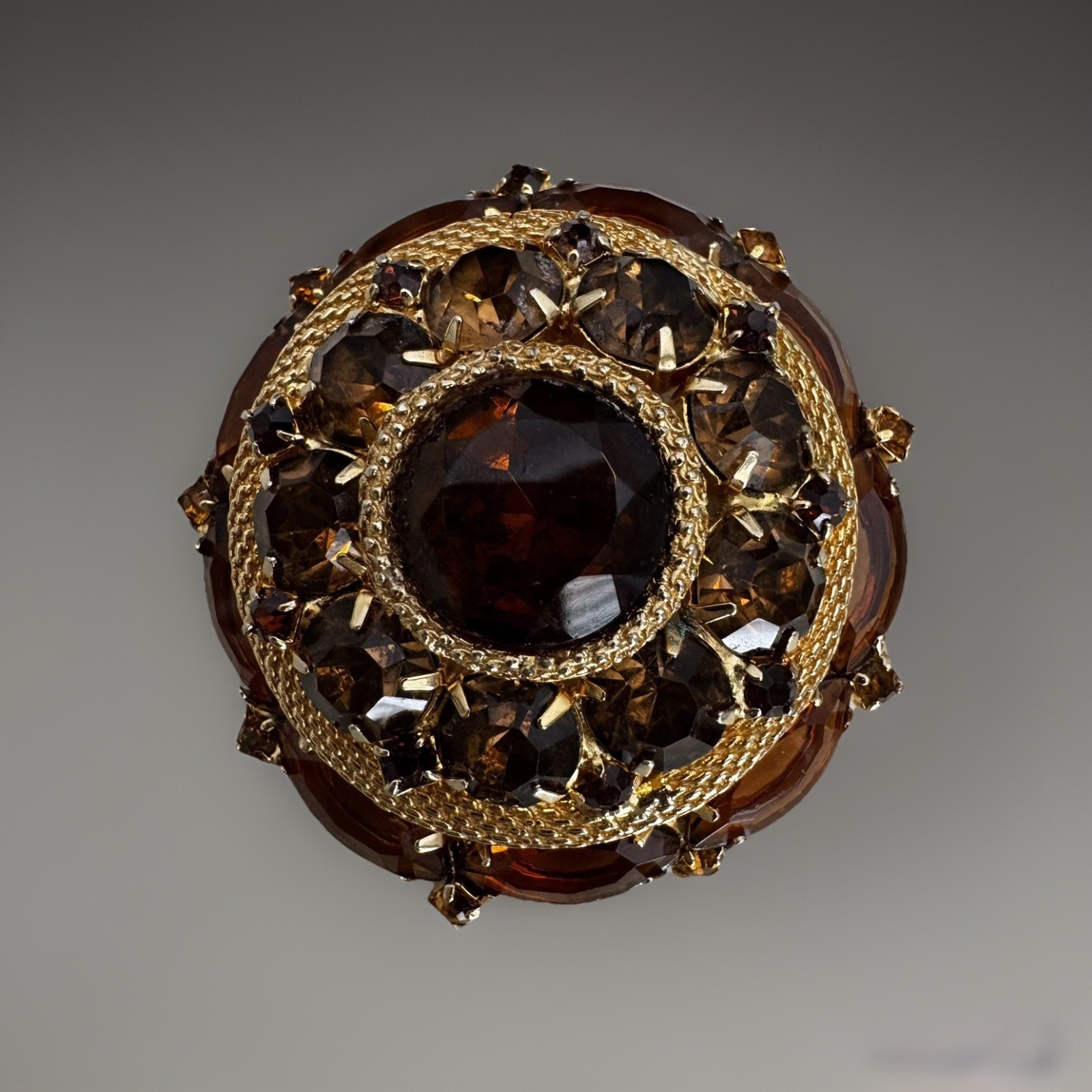 RARE! FRENCH GRIPOIX STYLE MOGUL DESIGN Gold Tone Statement Brooch Multifaceted
