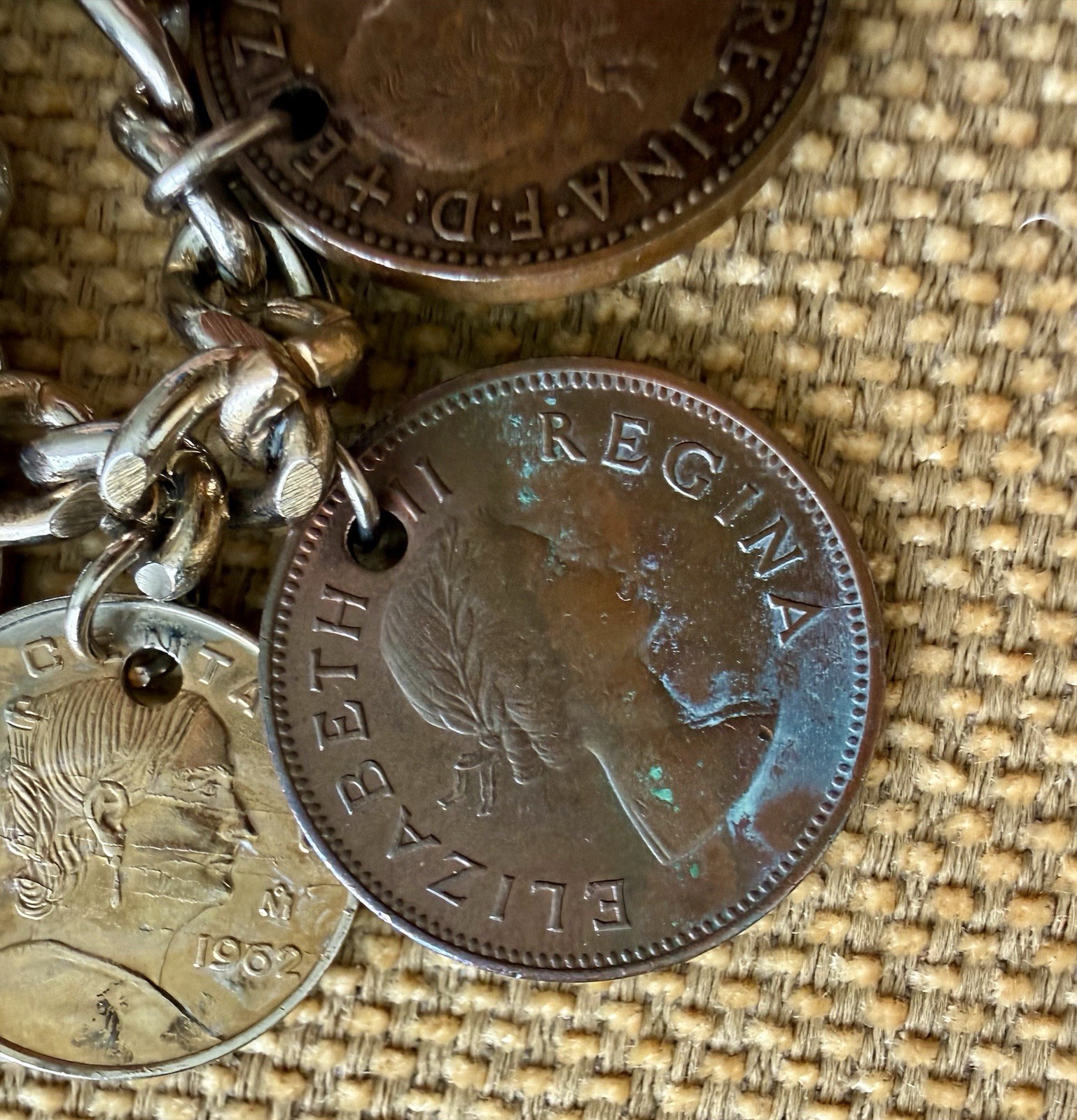 1 Vintage Foreign Coin Charm Bracelet With 15 Vintage Coins