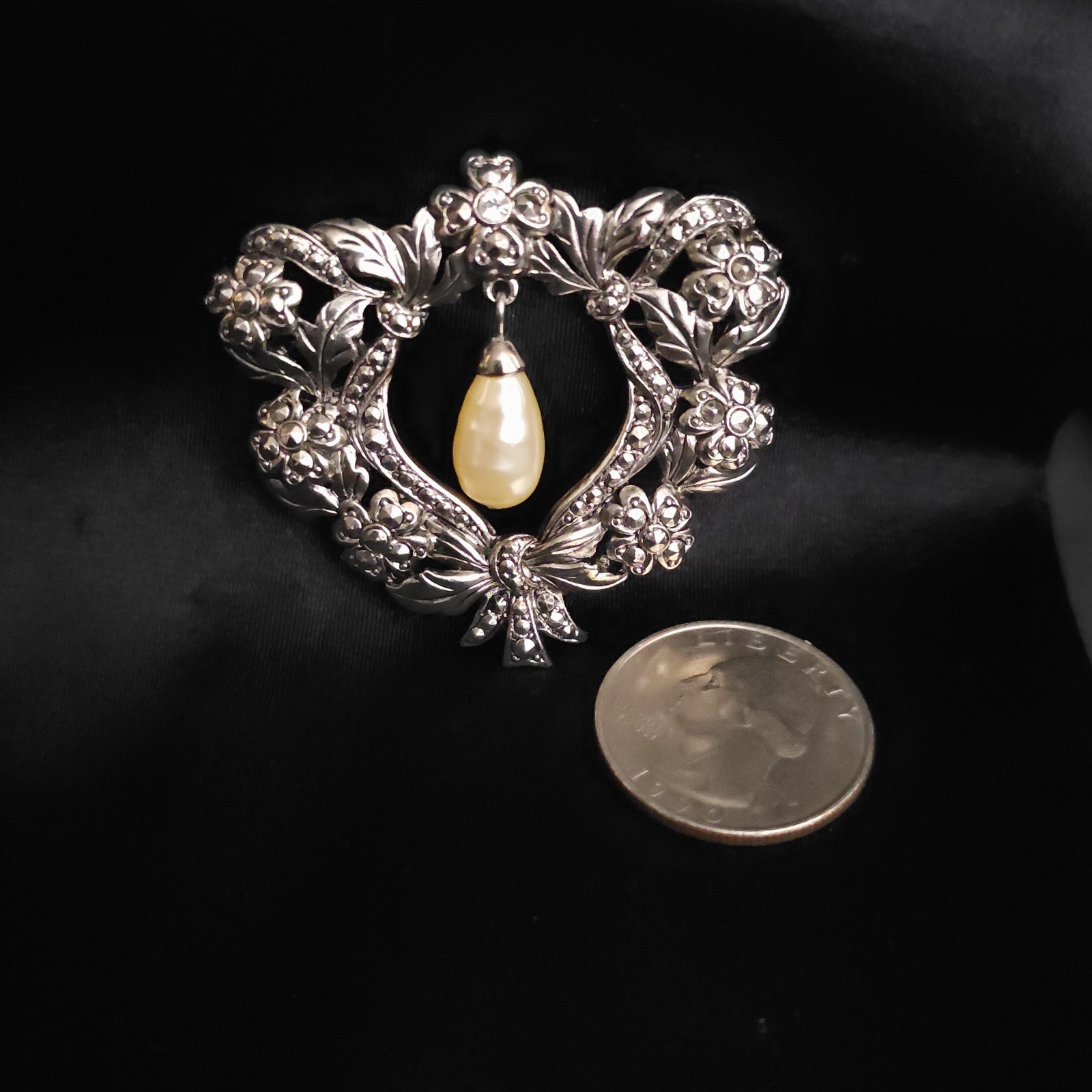 Vintage 1990s Teardrop Pearl Brooch Floral Heart Wreath Marcasite Victorian Goth