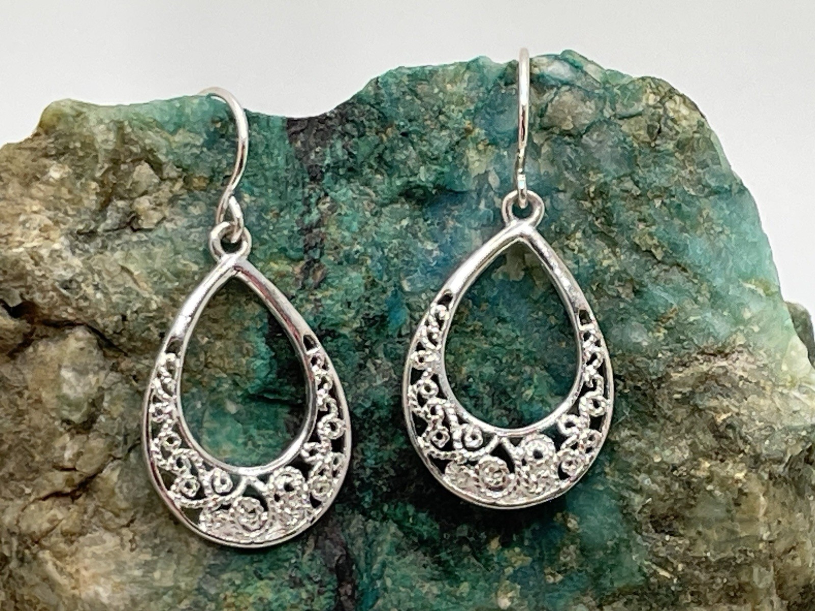 SU 925 TH Vintage Sterling Silver Filigree Hoops Pierced EARRINGS Dangle Drop