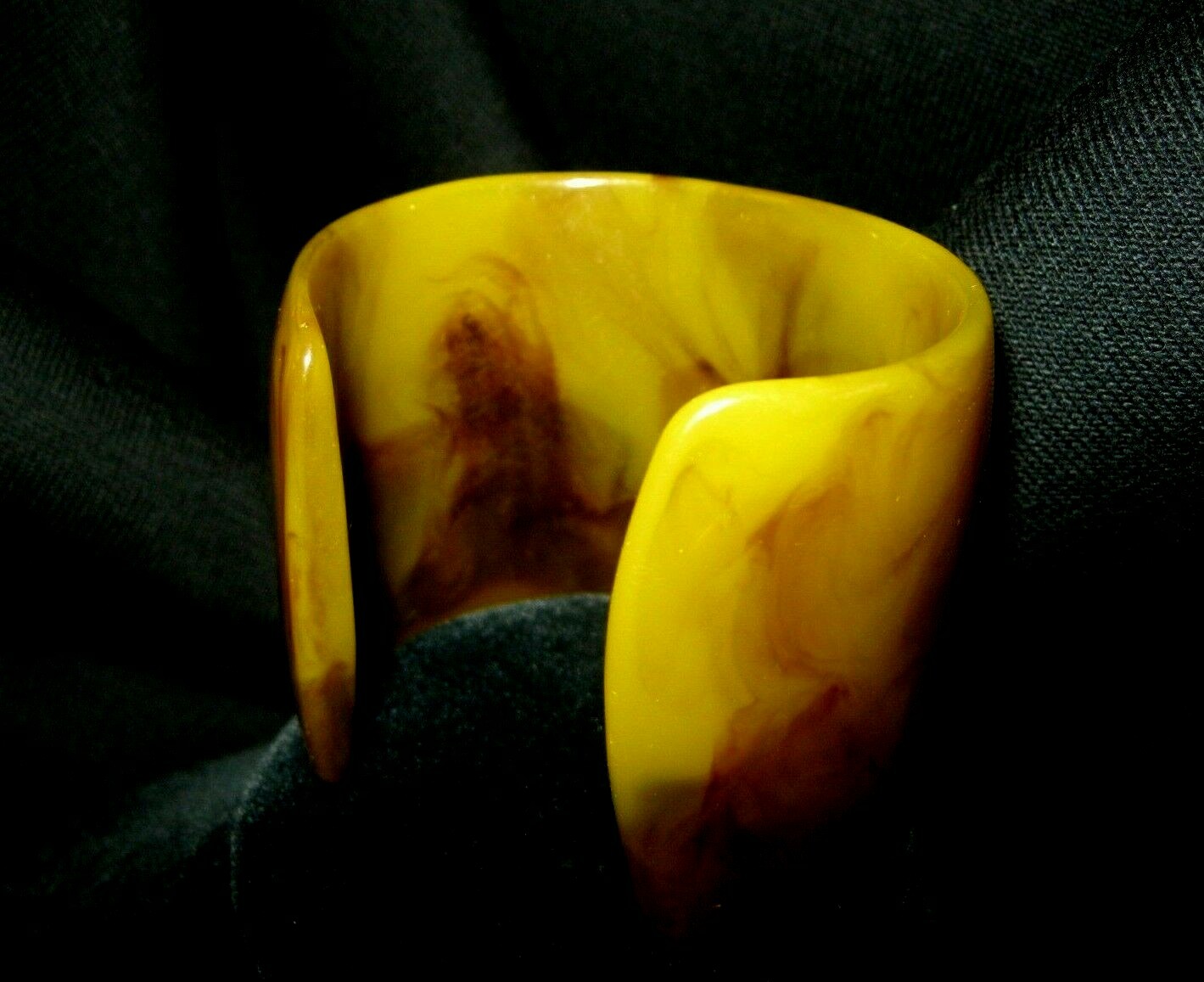 2-3/8″ Caramel Warm Olives Browns Spanish Moss Agate Marbled Horn Bakelite Cuff