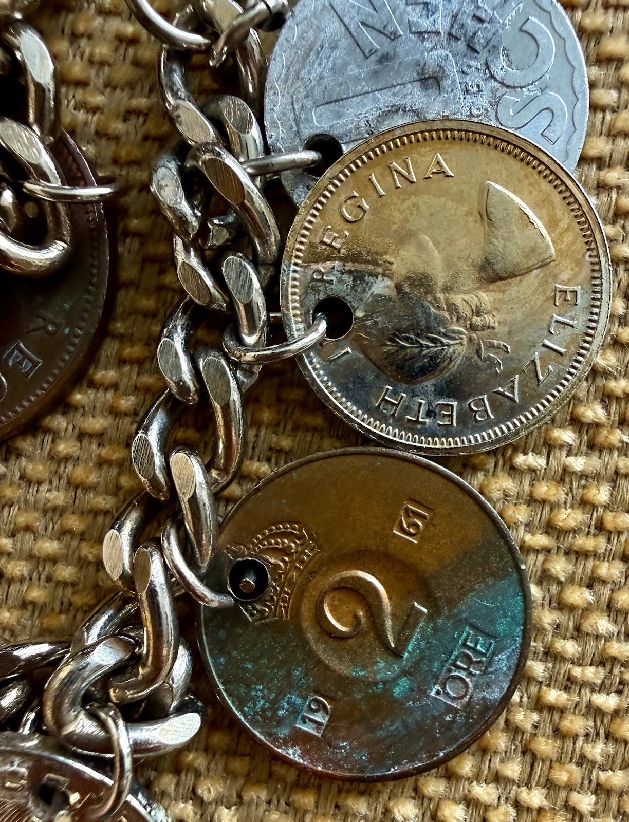 1 Vintage Foreign Coin Charm Bracelet With 15 Vintage Coins