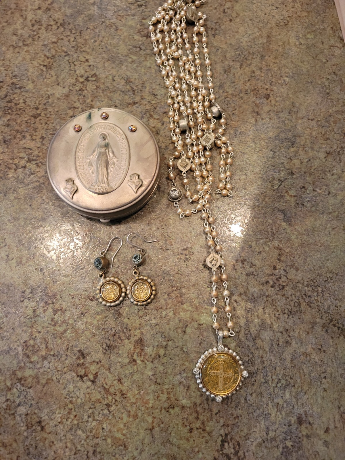 Beautiful Vtg Medallion Rosary Necklace w Matching Earrings & Case San Benito