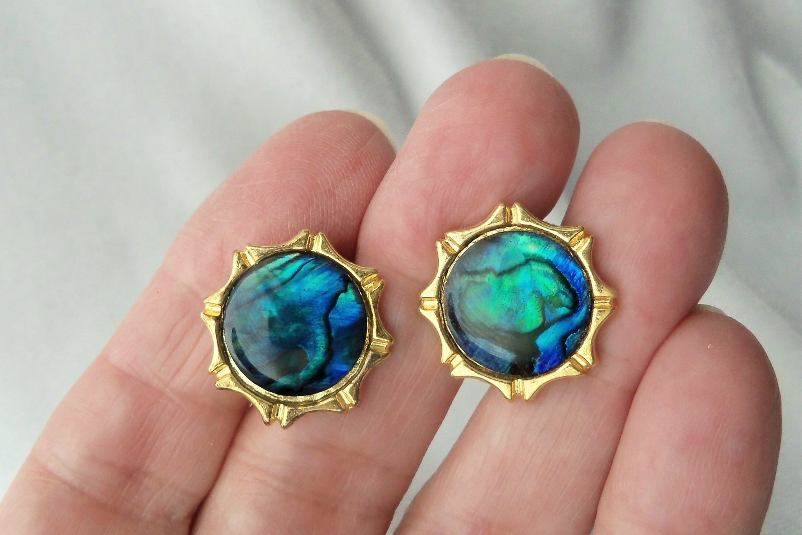 Vintage Paua Abalone Shell Round Flat Cabochon Gold Tone Clip On Earrings