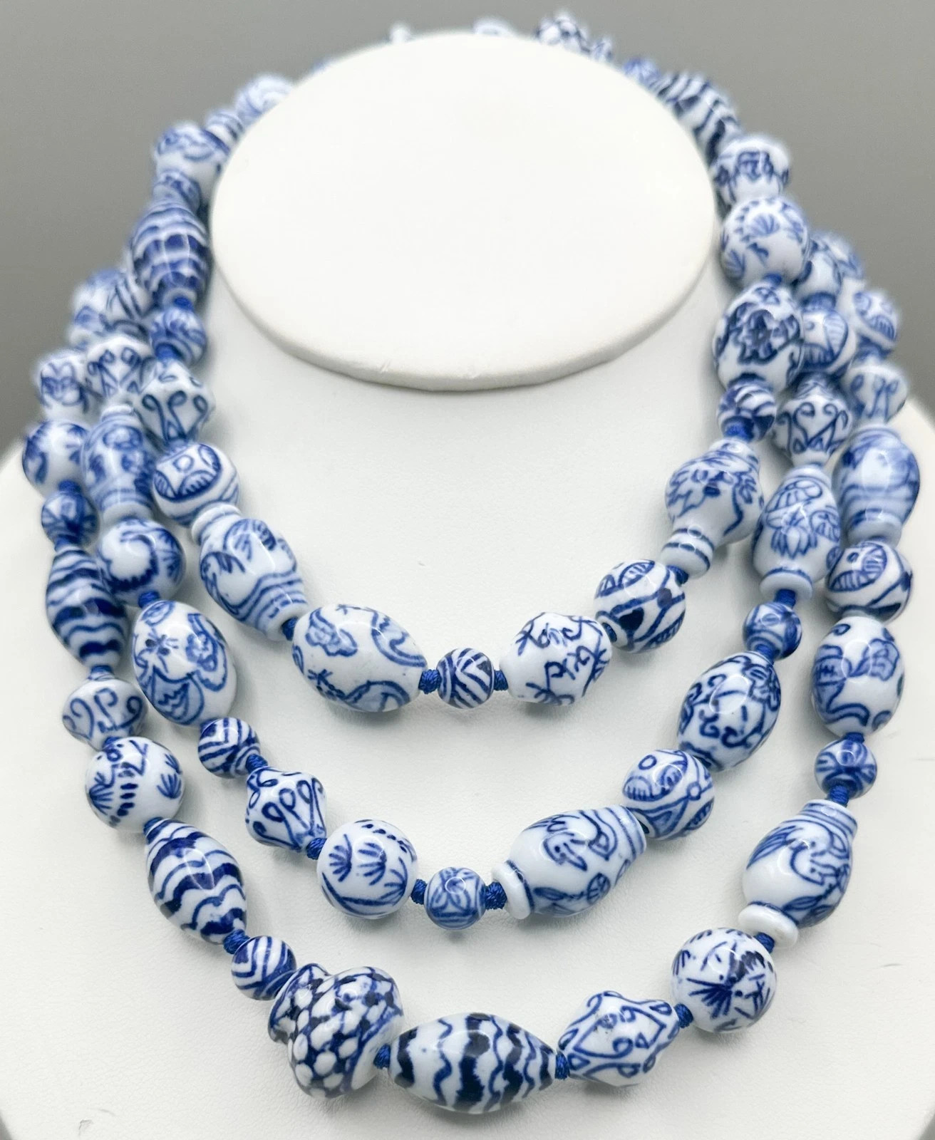 Blue White Porcelain Bead Necklace Womens Chinoiserie 48″ Vintage Art Deco