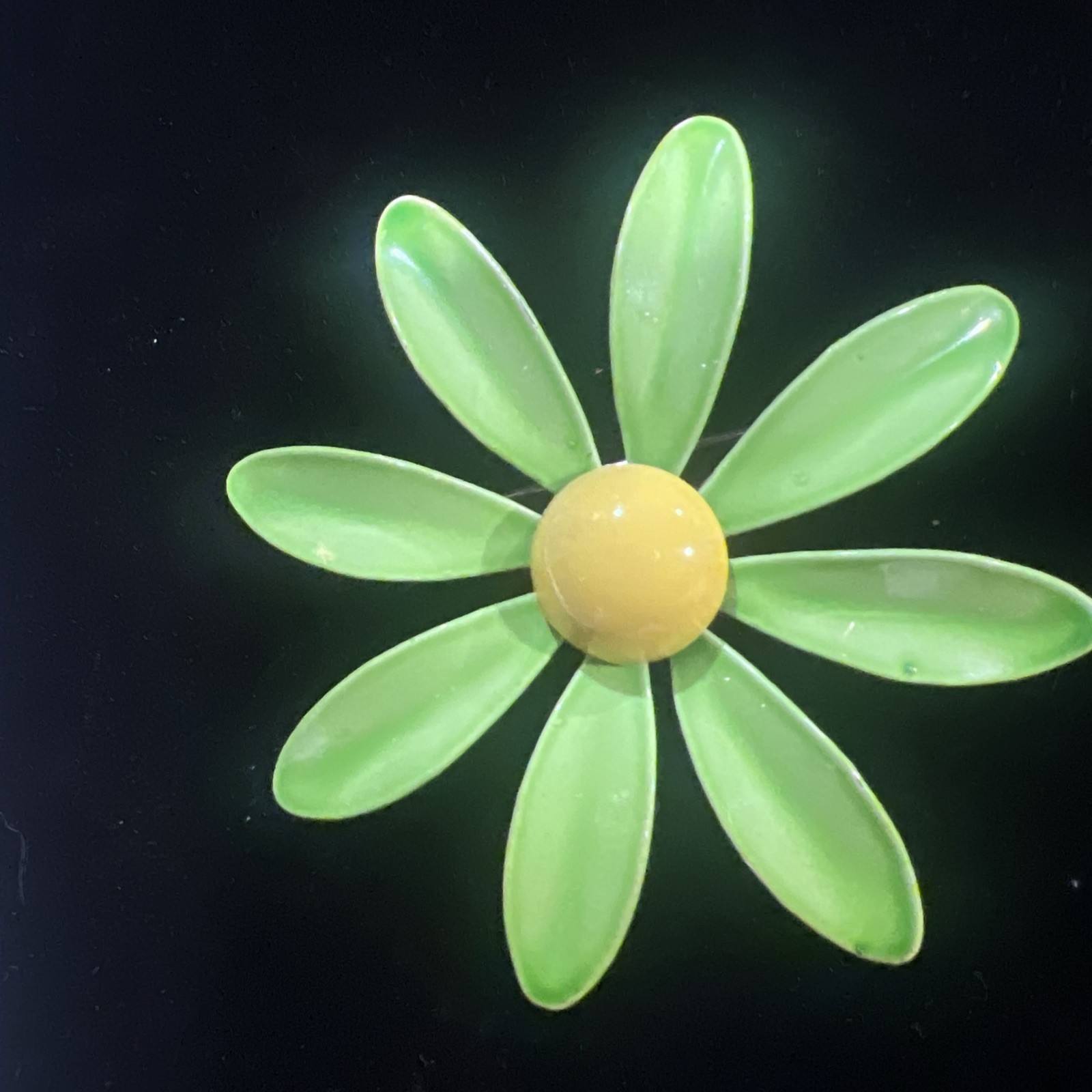 Vintage Lime Green & Yellow Daisy Flower Metal Pin/Brooch 1960’s