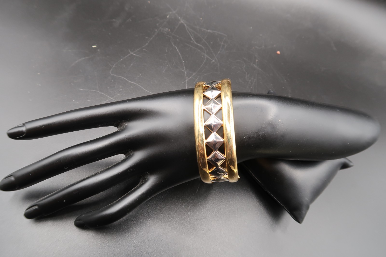 Vtg Gold & Silver Tone Hinged Clamp Bangle w/ Diamond Pattern & Open Work Design