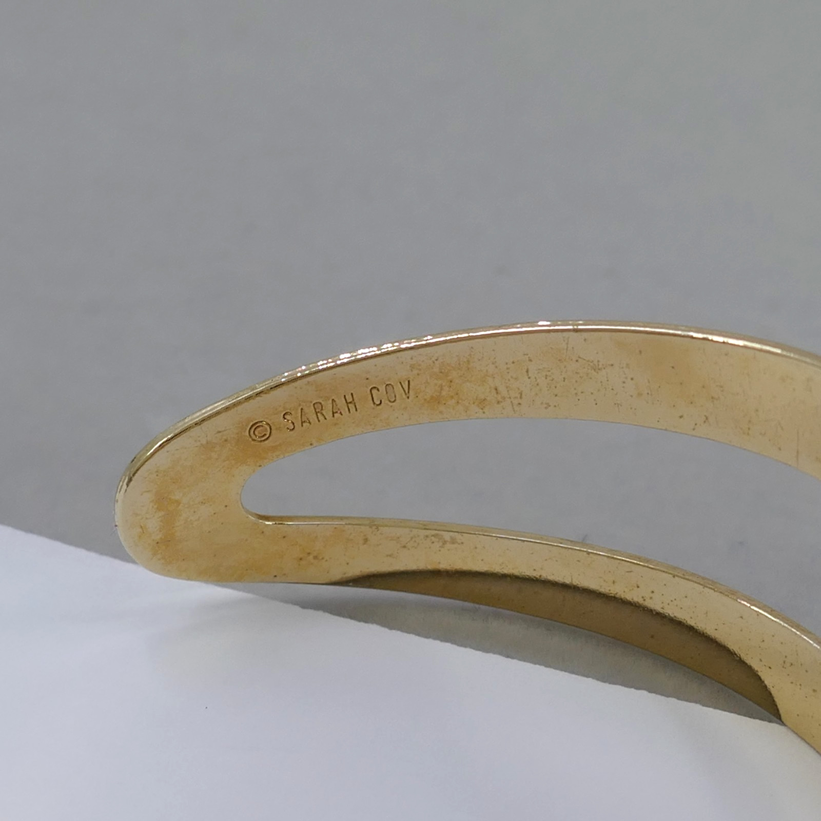 VINTAGE MODERNIST SARAH COVENTRY 1971 COSMIC WRAPAROUND CUFF GOLD-TONE BRACELET