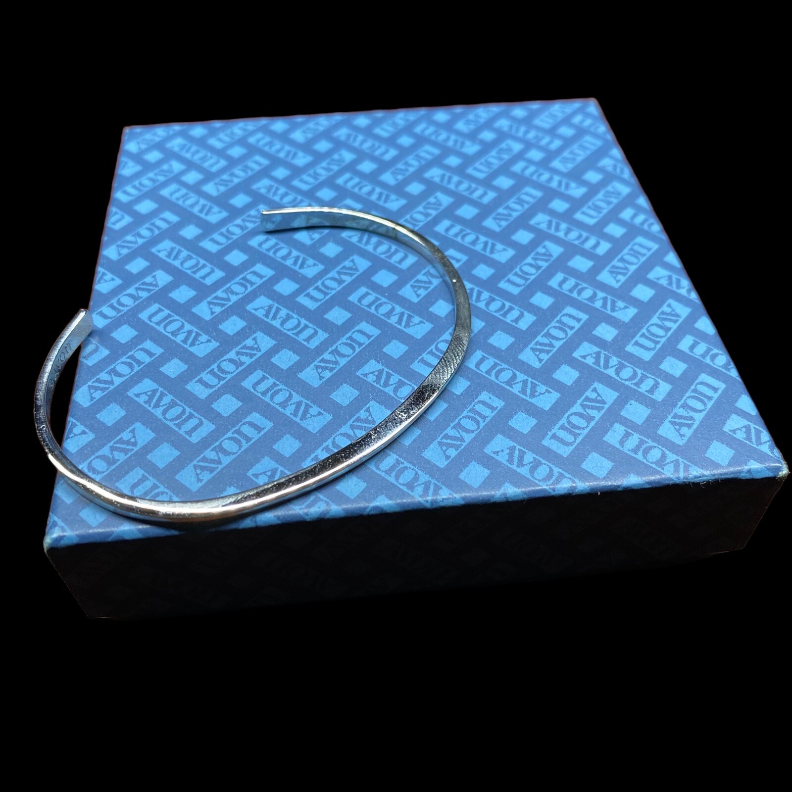 Vintage 1978 Avon Slender Touch Silvertone Minimalist Cuff Bracelet Small w Box