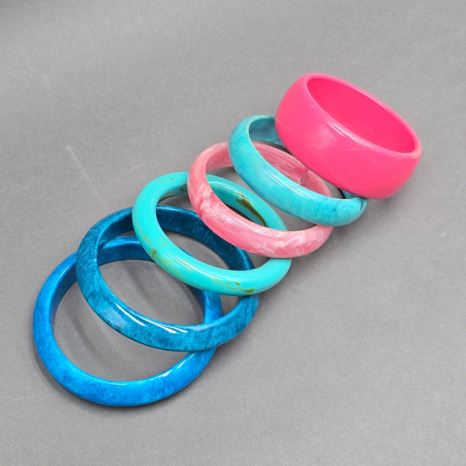 Vintage Retro Lucite Bangle Bracelet 8″-9″ Pink Blue Marbled Swirl 60s Set 6