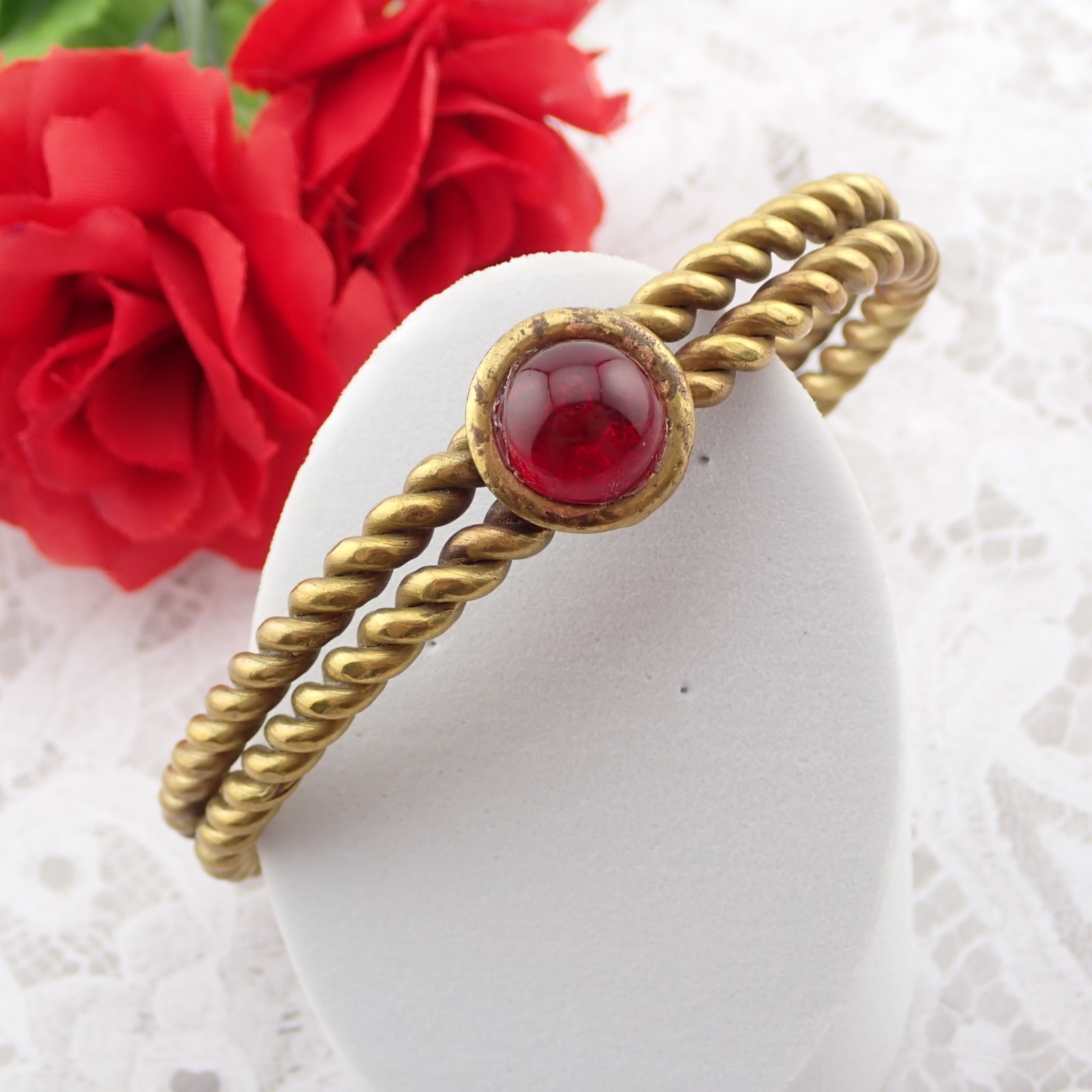 VTG Brutalist Brass Twist Rope Red Glass Distress Cabochon 6 3/4″ Cuff Bracelet