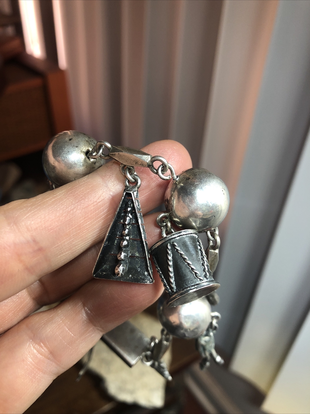 Vintage GUATEMALA Silver 900 Many Figural Dangle Charm Ball Link bracelet 7 1/2″