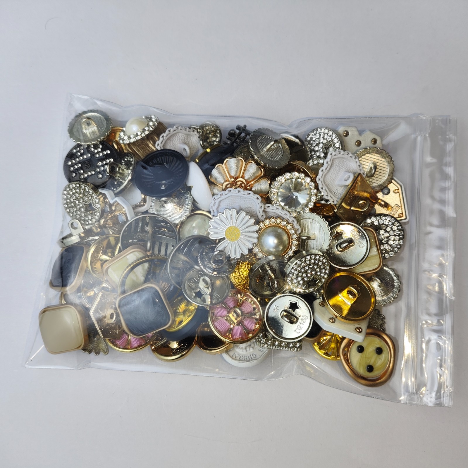 Vintage-now Costume Jewelry makeing Lots button Read Description 50pcs