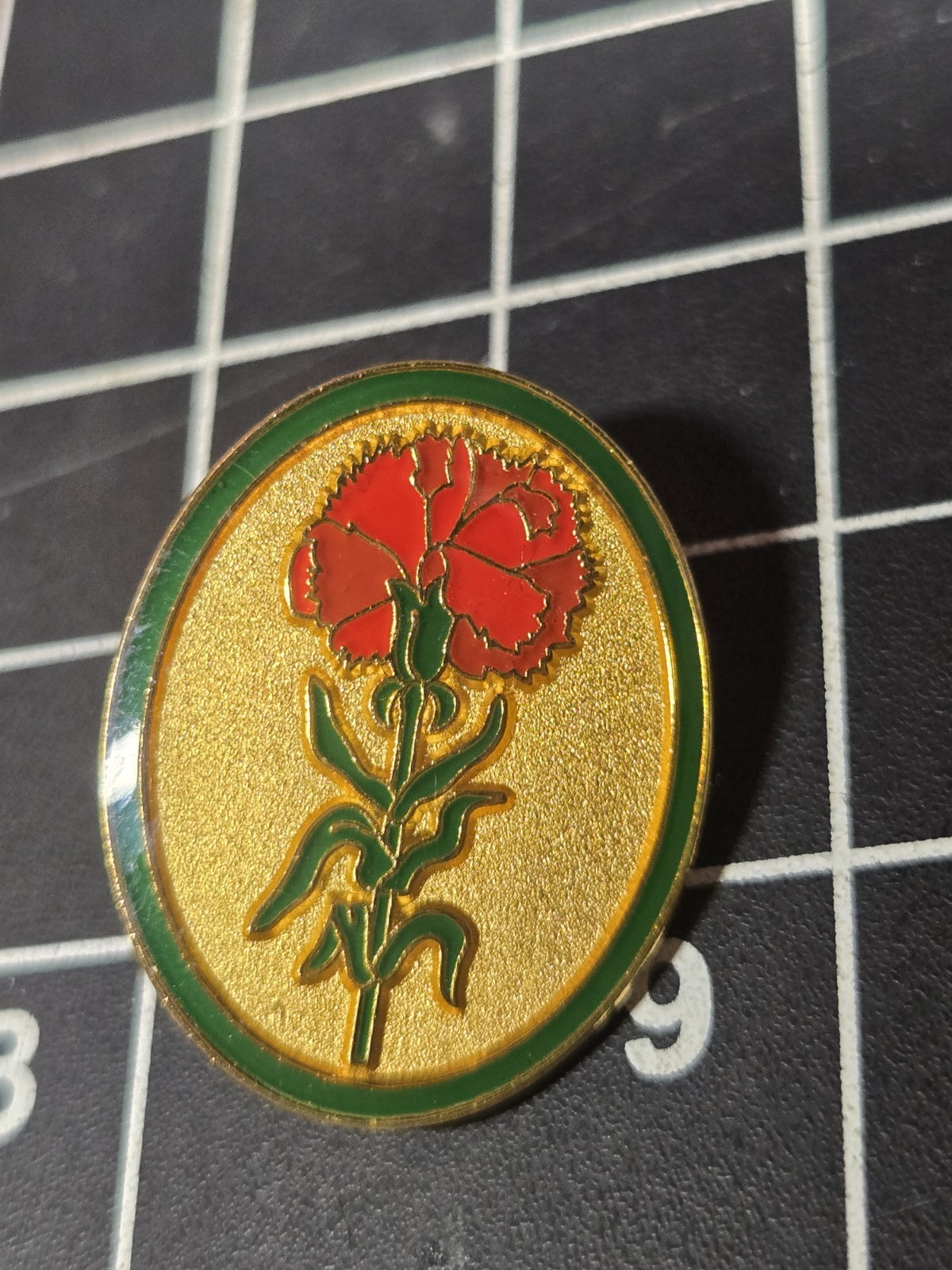 Valley Casting Red Carnation Flower Oval Gold Tone Lapel Pin