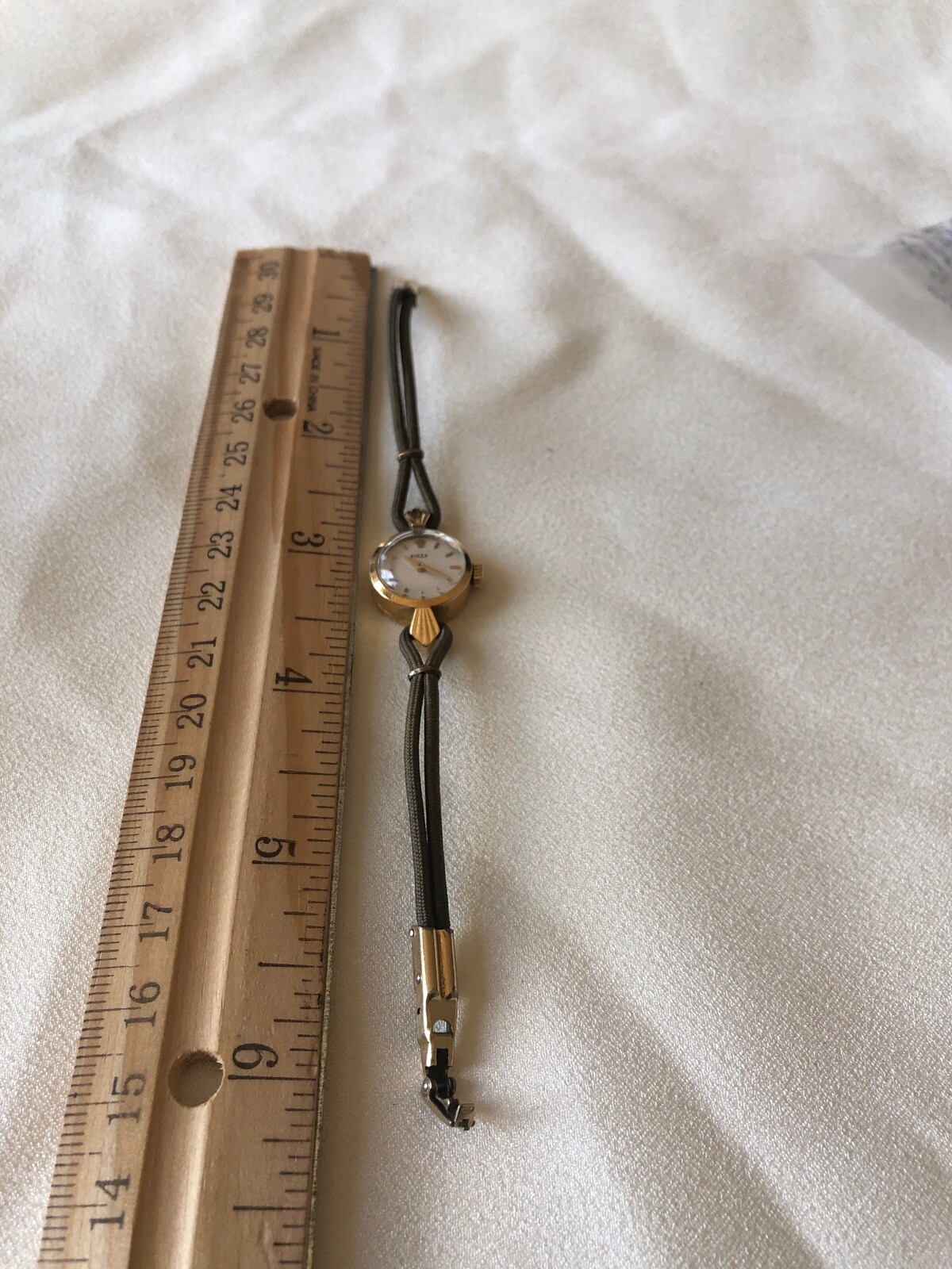 Ladies Rolex Vintage 9060 18k Yellow Gold Hand Wind Watch