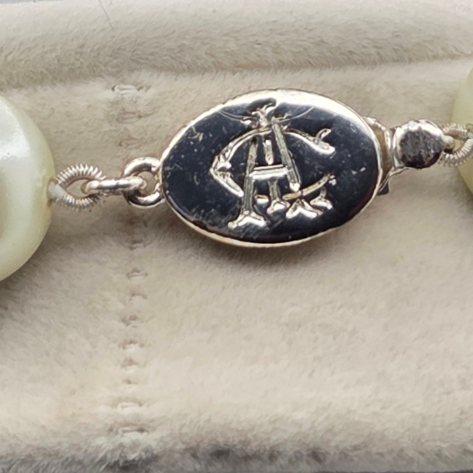 Vintage Anne Klein Signed AC Large Glass Faux Pearl & Rhinestone Necklace – 18″