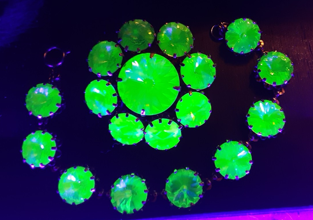 Vtg Light Green Rivoli Brooch, Bracelet, Ring Jewelry Set -Stunning!
