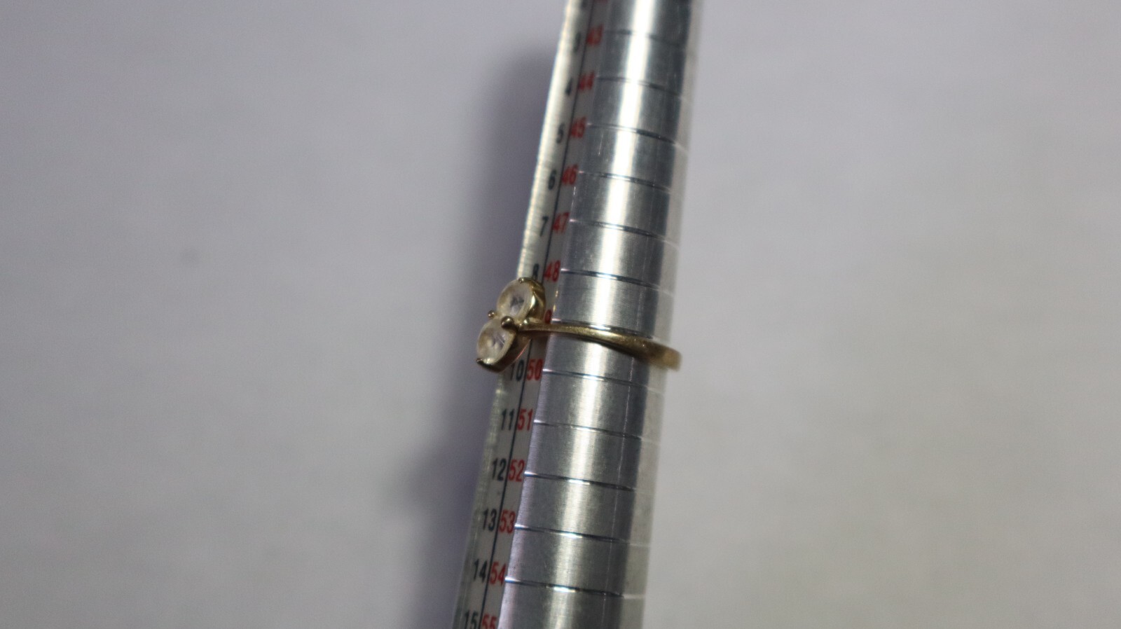 10K GOLD Ring CLEAR STONE WHITE TOPAZ ? SIZE 5 1.29 GRAMS RJ