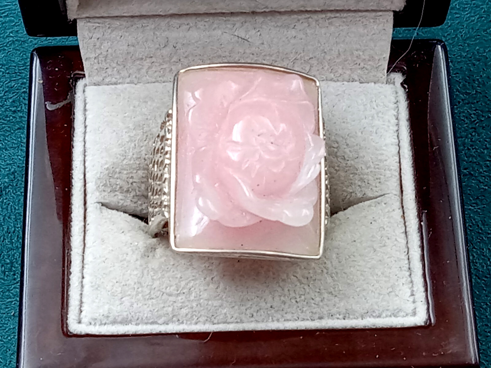 Fine Sterling Silver Size 11 Ring w. Pink Color Rose Quartz Carved Rose Setting