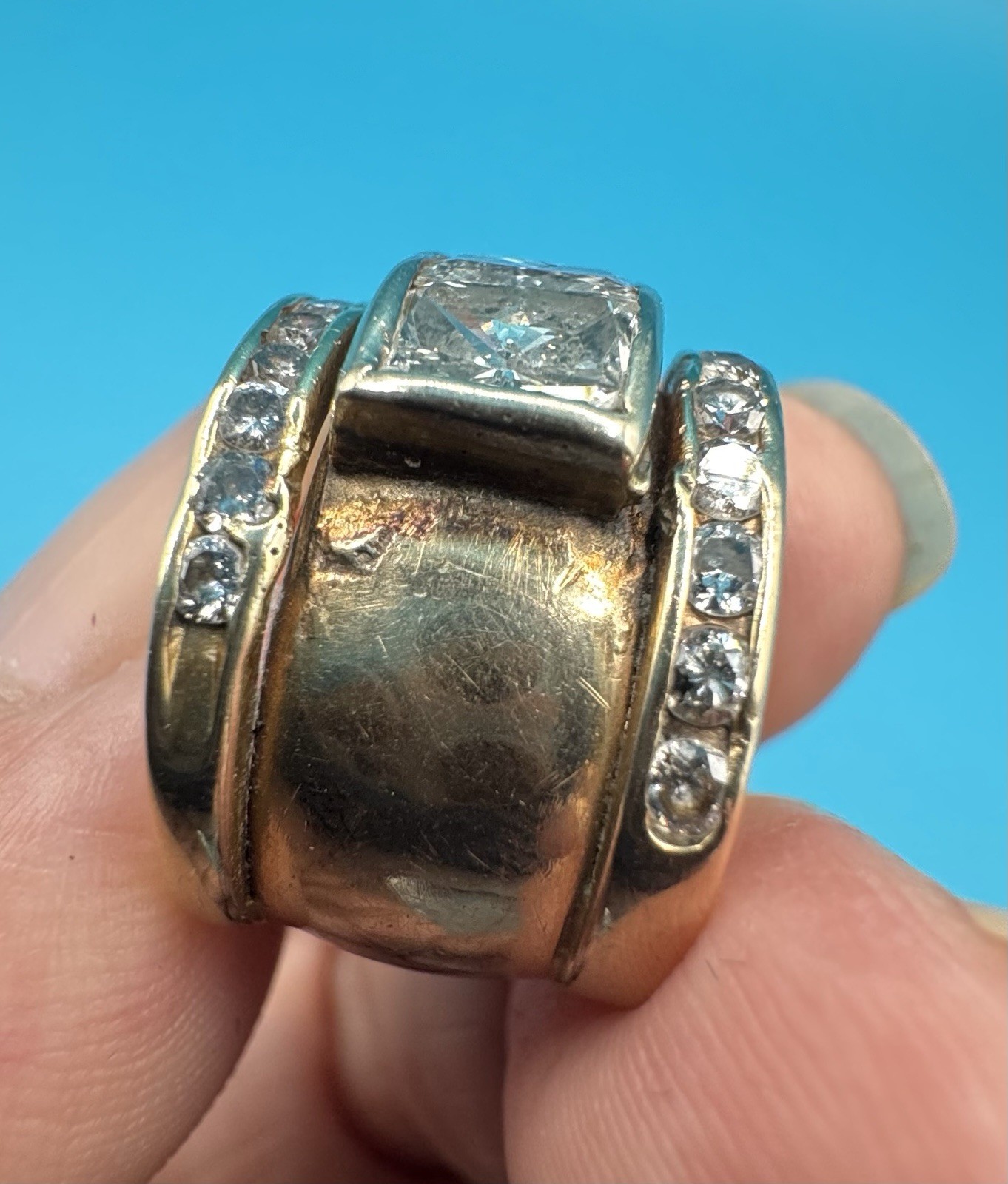 Vintage Estate Wide 14k Gold 3 Stone Diamond 3 Tcw & Two Gaurd 23 Stones Ring