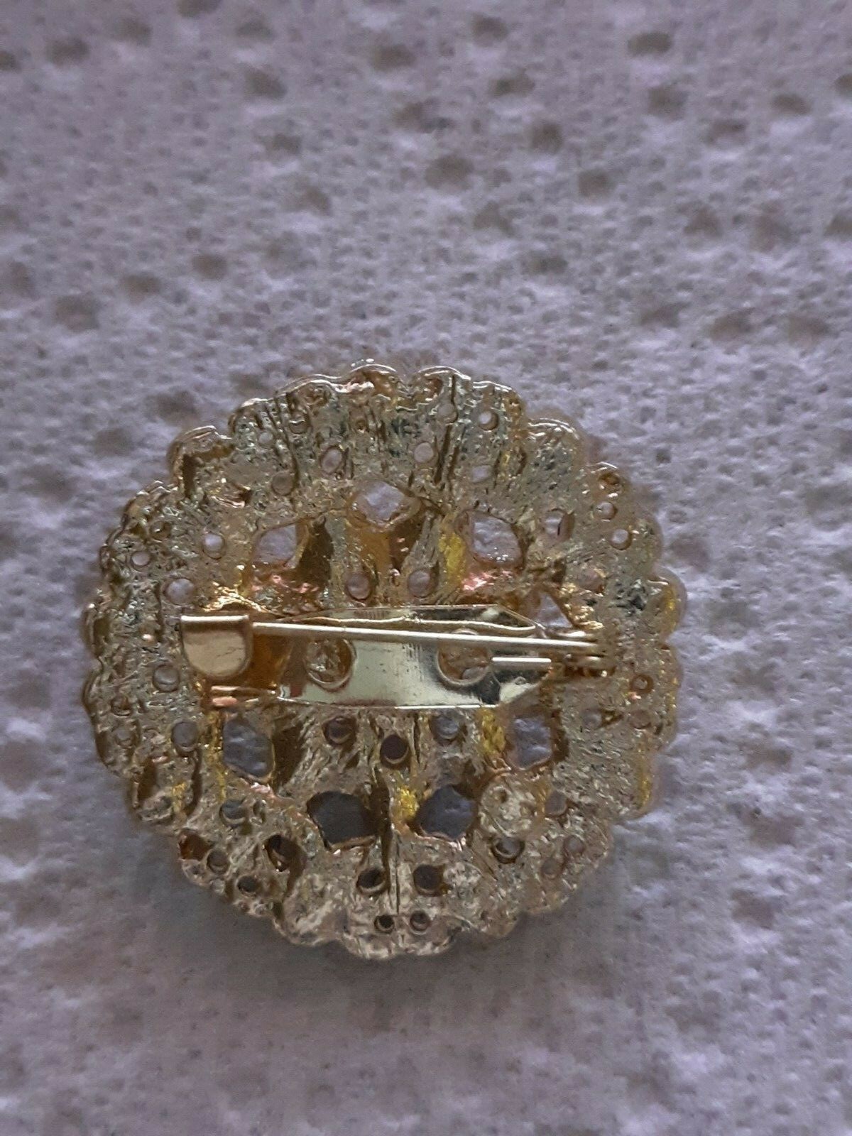 Vintage! Gold Tone Scalloped Open Cut Round Pinks/Purples Rhinestones Brooch Pin